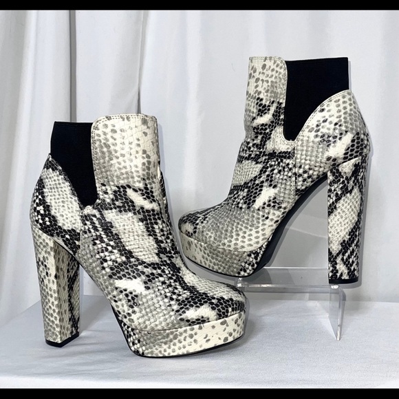 Qupid Round Toe Elastic Gore Chunky Platform Ankle Booties in Stone Snakeskin - Picture 3 of 12